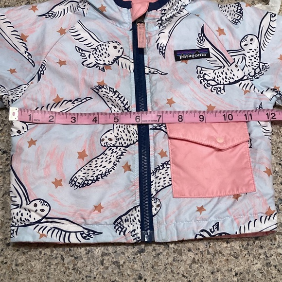 Size 3-6 mos Patagonia reversible hooded jacket - Picture 10 of 11